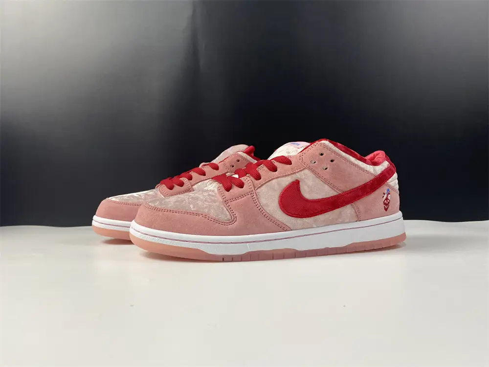 Nike SB Dunk Low StrangeLove Skateboards (Regular  BBBCE175