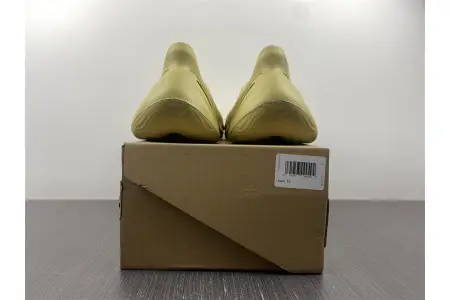 Adidas Yeezy Foam RNNR Sulfur  DCAAF190