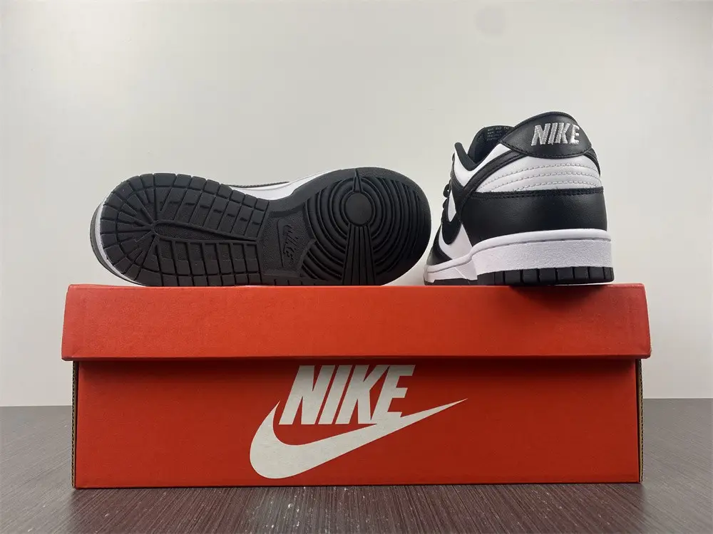 Nike Dunk Low Next Nature White Black 