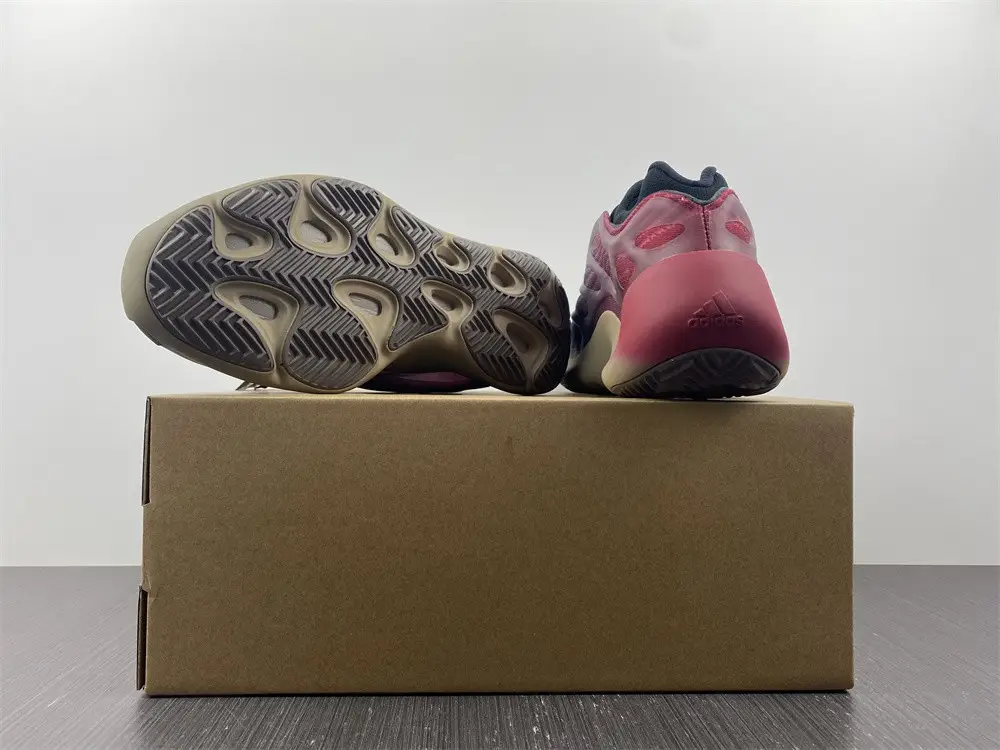 Adidas Yeezy 700 V3 Fade Carbon 