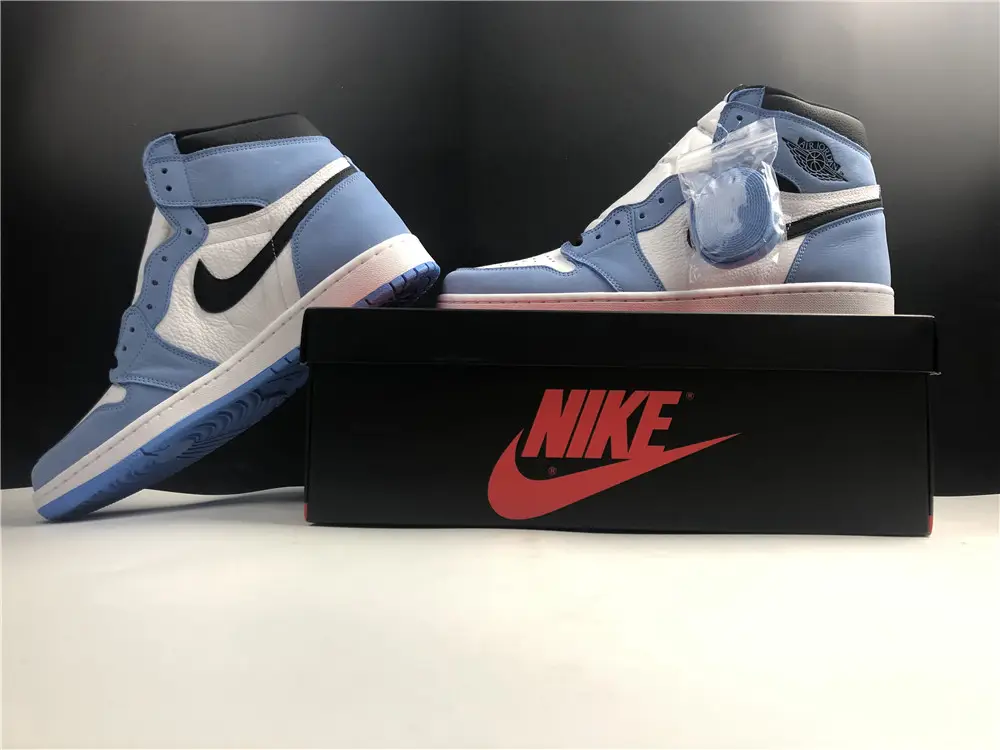 AIR JORDAN 1 RETRO HIGH WHITE UNIVERSITY BLUE BLACK 