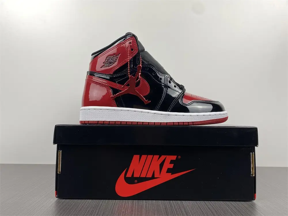 Air Jordan 1 High OG Bred Patent 
