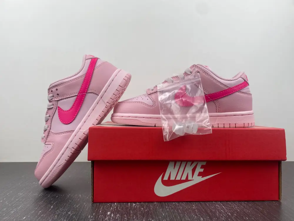 Nike Dunk Low Triple 