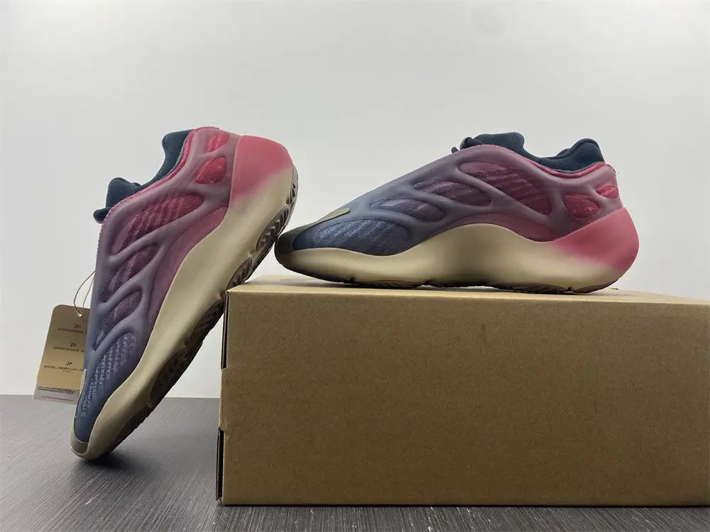 Adidas Yeezy 700 V3 Fade Carbon 