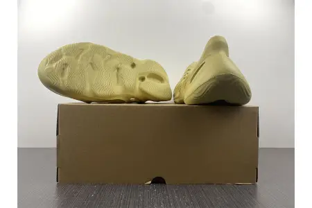 Adidas Yeezy Foam RNNR Sulfur 