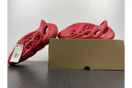 Adidas Yeezy Foam Red 