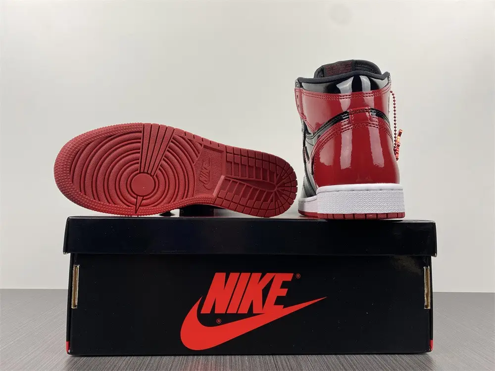 Air Jordan 1 High OG Bred Patent 