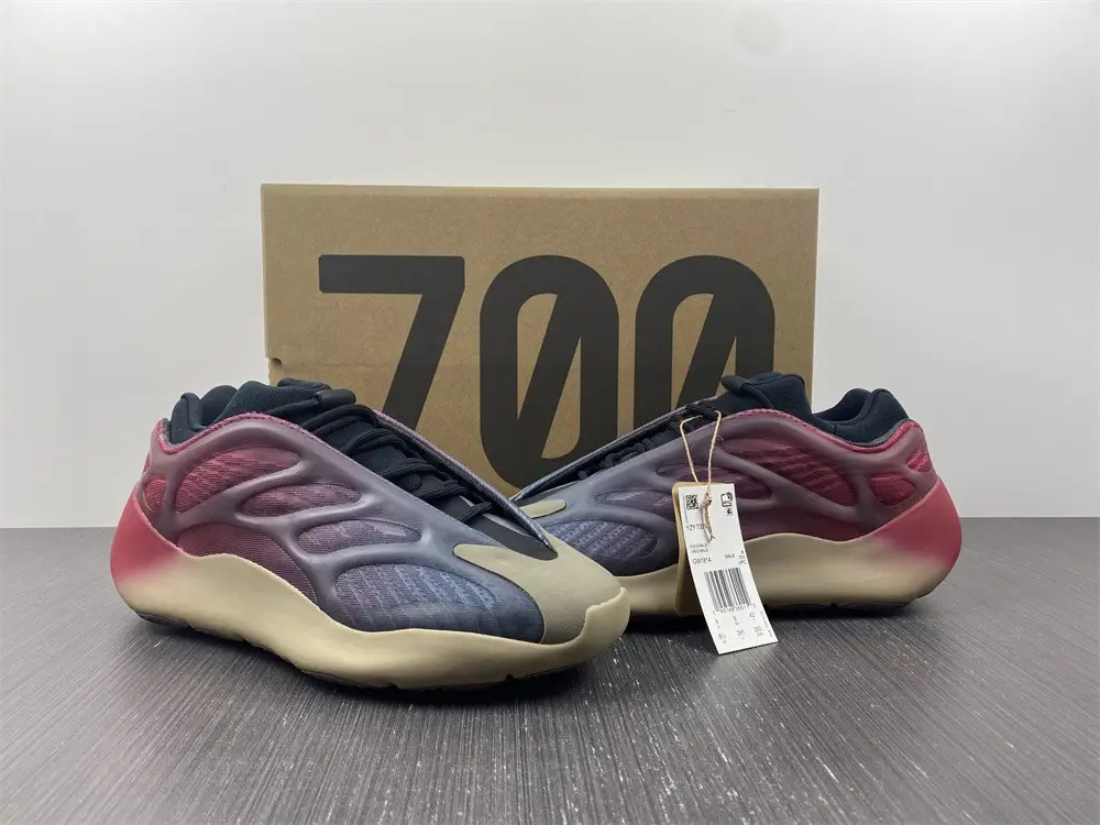 Adidas Yeezy 700 V3 Fade Carbon 