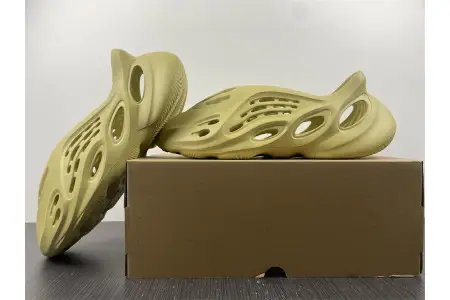 Adidas Yeezy Foam RNNR Sulfur 