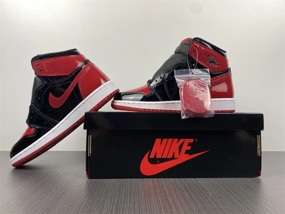 Air Jordan 1 High OG Bred Patent 