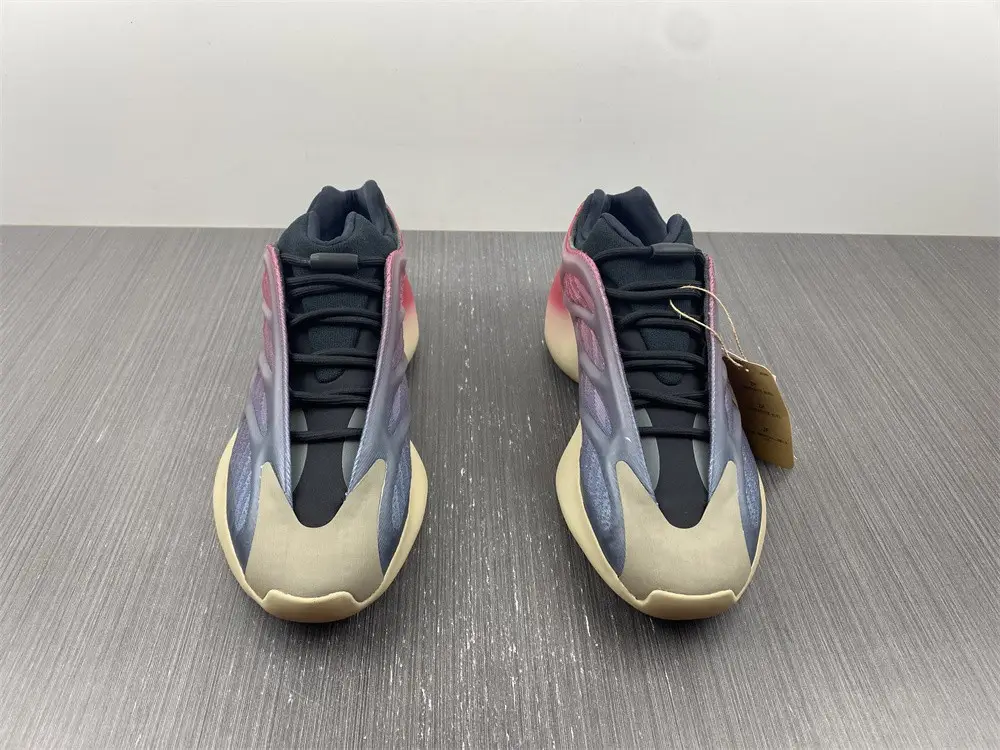 Adidas Yeezy 700 V3 Fade Carbon 