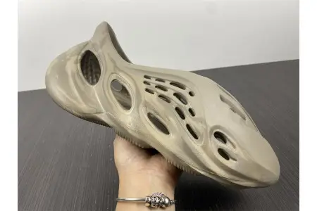 Adidas Yeezy Foam RNNR Stone Sage 