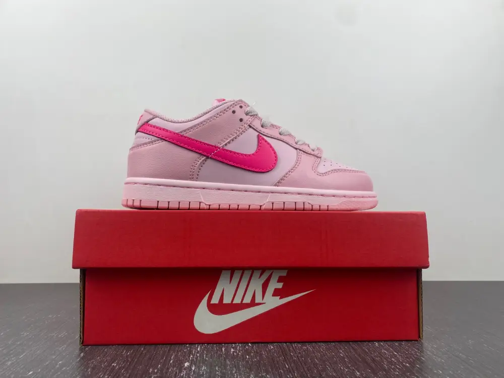 Nike Dunk Low Triple 