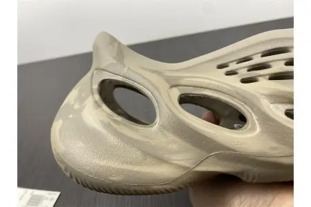 Adidas Yeezy Foam RNNR Stone Sage 