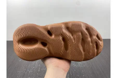 Adidas Yeezy Foam RNR Clay Red 