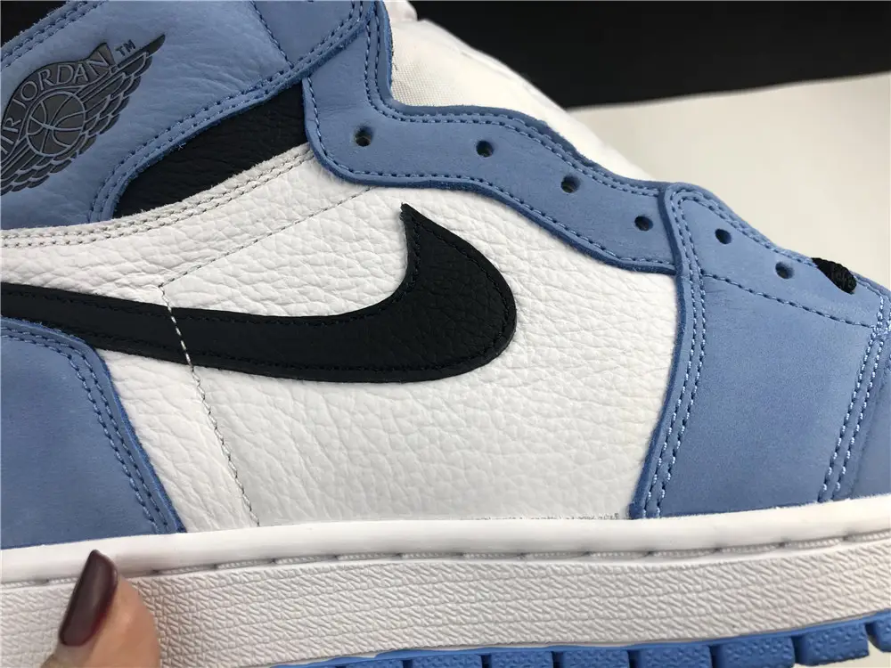 AIR JORDAN 1 RETRO HIGH WHITE UNIVERSITY BLUE BLACK 
