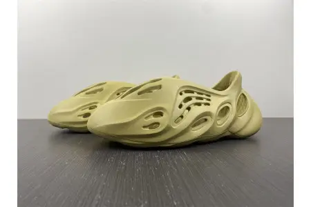 Adidas Yeezy Foam RNNR Sulfur  DCAAF190