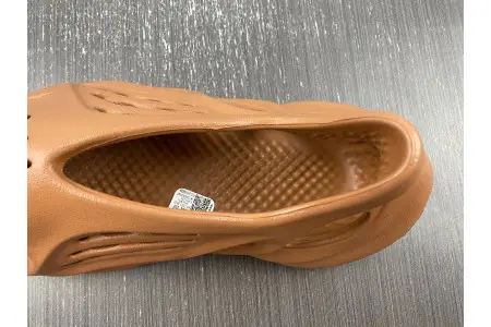Adidas Yeezy Foam RNR Clay Red 