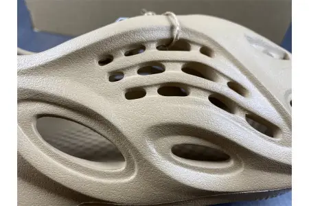 Adidas Yeezy Foam RNNR Ochre 