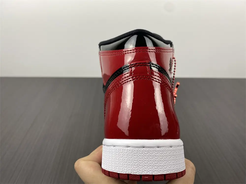Air Jordan 1 High OG Bred Patent 