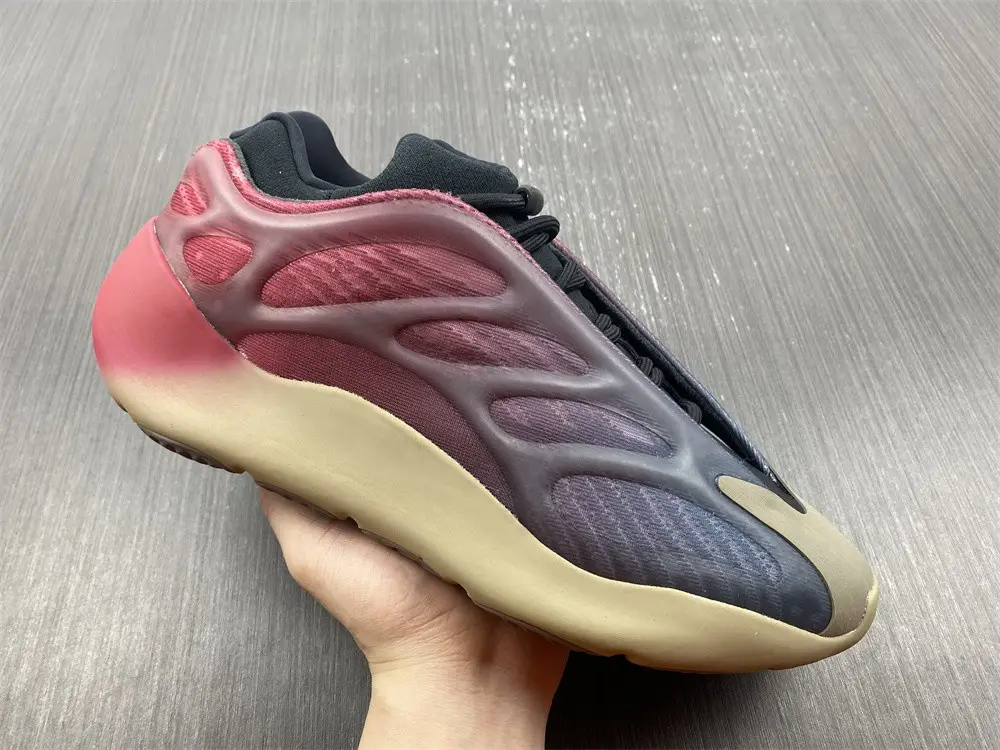 Adidas Yeezy 700 V3 Fade Carbon 