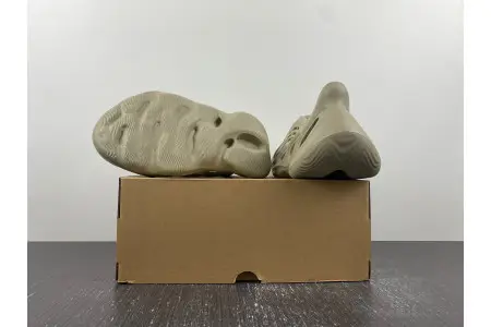 Adidas Yeezy Foam RNR Stone Salt 