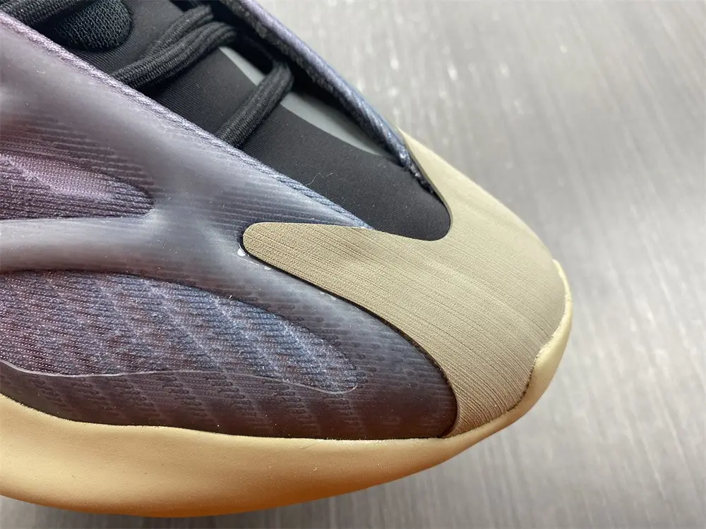 Adidas Yeezy 700 V3 Fade Carbon 