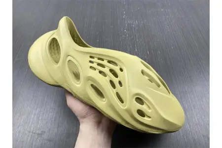 Adidas Yeezy Foam RNNR Sulfur 