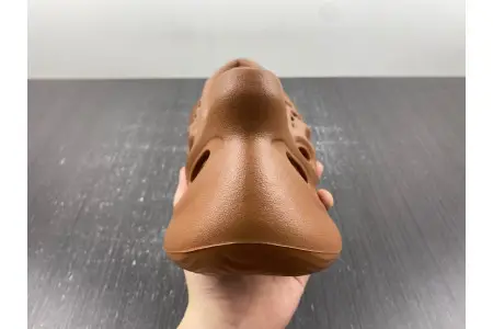 Adidas Yeezy Foam RNR Clay Red 