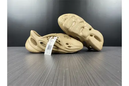 Adidas Yeezy Foam RNNR Ochre 