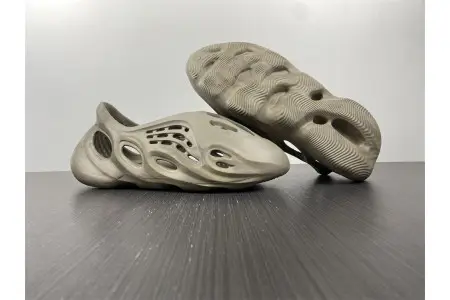 Adidas Yeezy Foam RNNR Stone Sage 