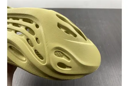 Adidas Yeezy Foam RNNR Sulfur 