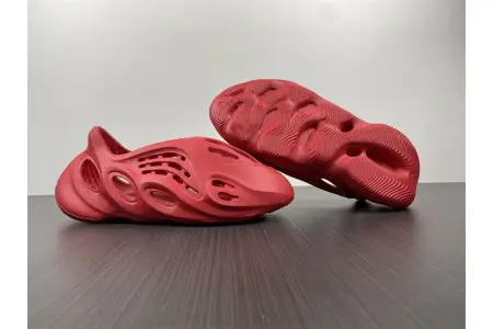 Adidas Yeezy Foam Red 