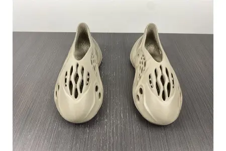 Adidas Yeezy Foam RNNR Stone Sage 