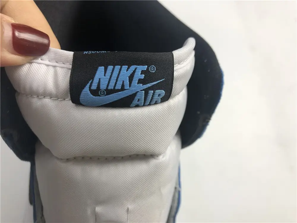 AIR JORDAN 1 RETRO HIGH WHITE UNIVERSITY BLUE BLACK 