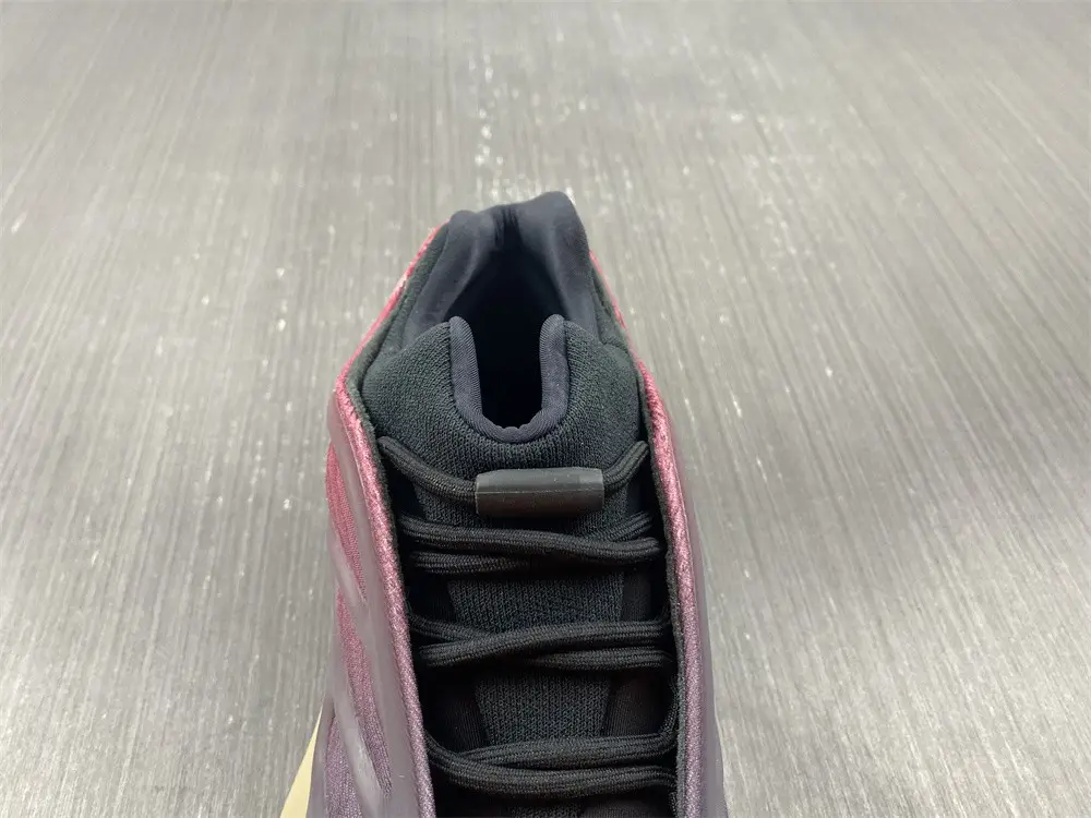 Adidas Yeezy 700 V3 Fade Carbon 