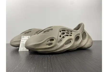 Adidas Yeezy Foam RNNR Stone Sage 