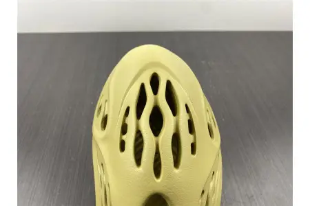Adidas Yeezy Foam RNNR Sulfur 