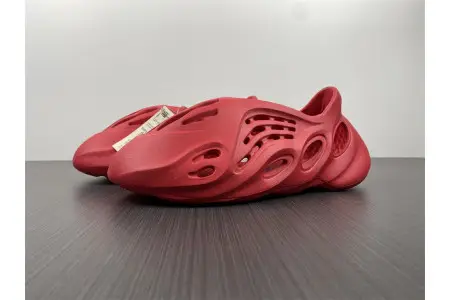Adidas Yeezy Foam Red 