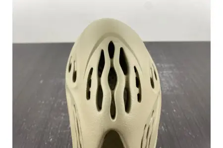 Adidas Yeezy Foam RNR Stone Salt 