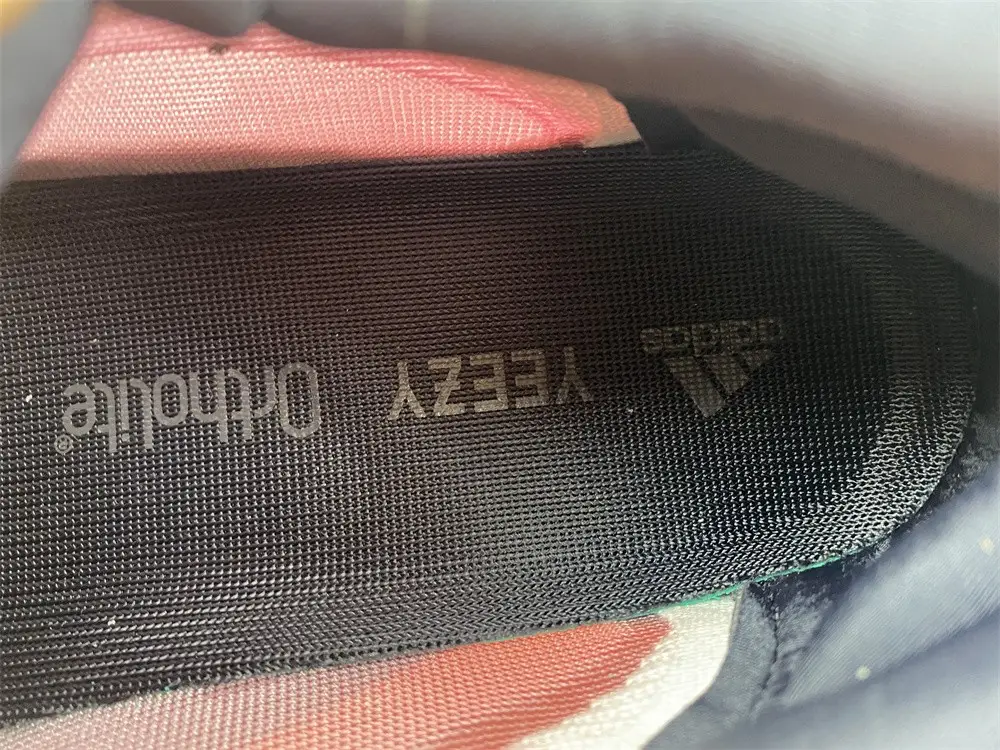 Adidas Yeezy 700 V3 Fade Carbon 