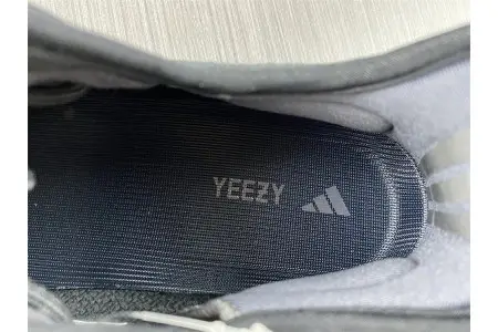 Adidas Yeezy Boost 350 V2 Onyx 
