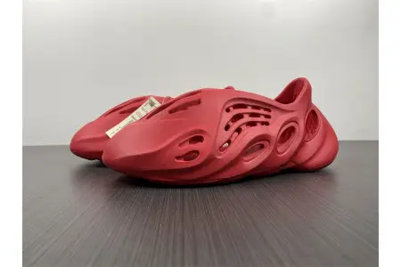 Adidas Yeezy Foam Red 