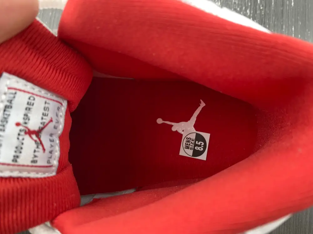 Air Jordan 11 Cherry 