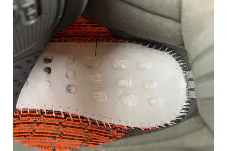 Adidas Yeezy Boost 350 V2 Carbon Beluga 