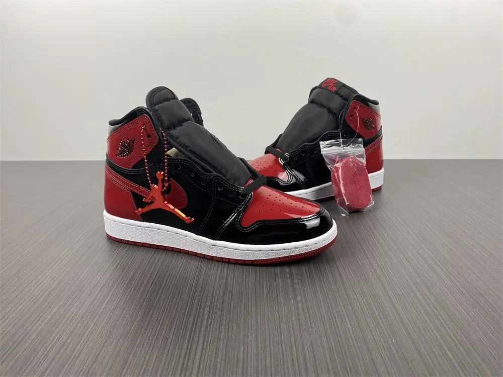 Air Jordan 1 High OG Bred Patent 