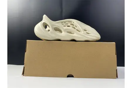 Adidas Yeezy Foam RNNR Sand 
