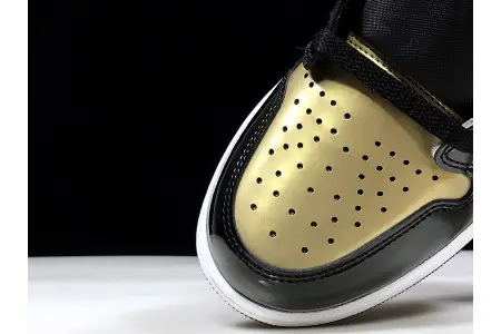Air Jordan 1 Retro High Glod Toe 