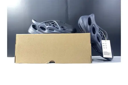 Adidas Yeezy Foam RNNR Mineral Blue 