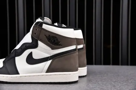 AIR JORDAN 1 RETRO HIGH DARK MOCHA 